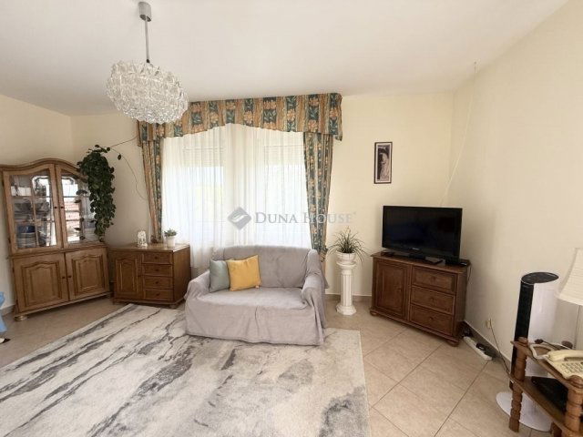 Eladó családi ház, Pécsett 115 M Ft, 4 szobás