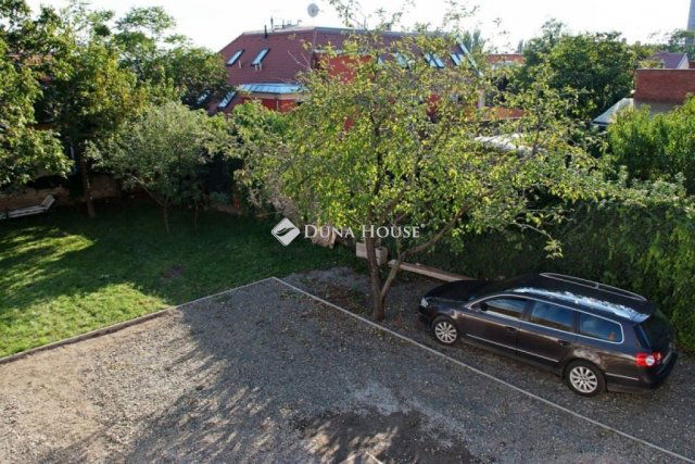 Eladó családi ház, Pécsett 269 M Ft, 12 szobás