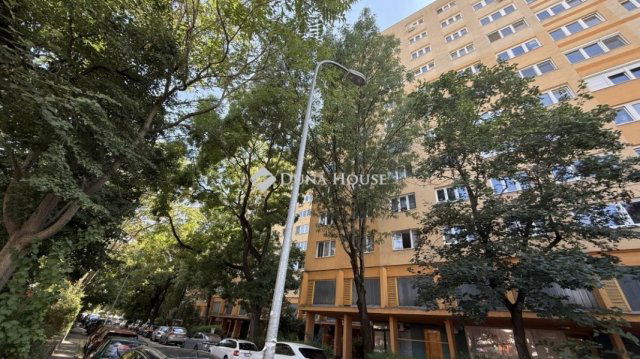 Eladó panellakás, Budapesten, III. kerületben 84.99 M Ft