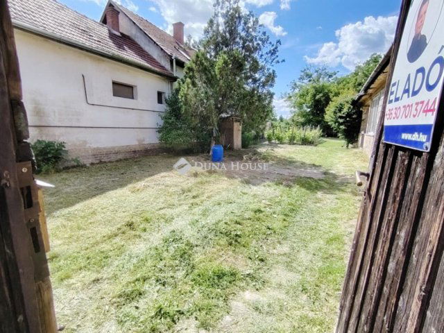 Eladó téglalakás, Cegléden 29.9 M Ft, 4 szobás