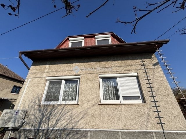 Eladó családi ház, Süttőn 69.5 M Ft, 4 szobás