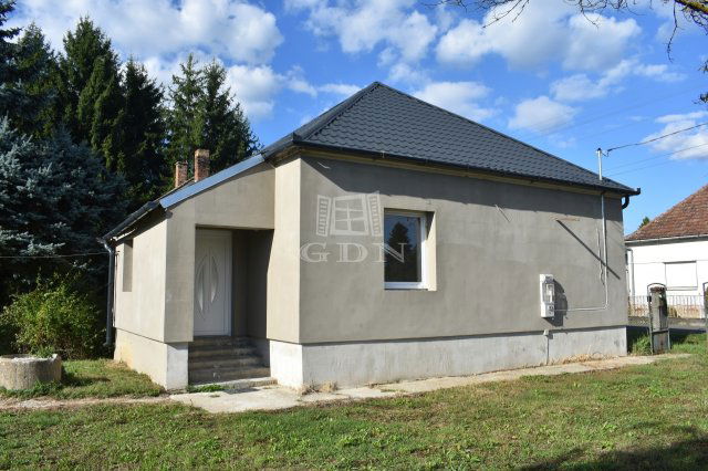 Eladó családi ház, Rátóton 33.99 M Ft, 2 szobás