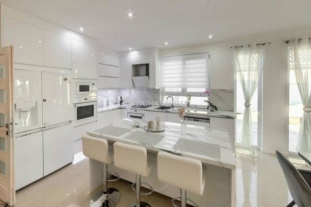 Eladó családi ház, Kecskeméten 103.9 M Ft, 4 szobás