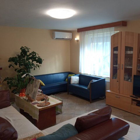 Eladó családi ház, Kerepesen 194.77 M Ft, 2+6 szobás