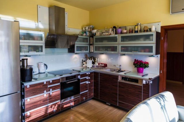 Eladó családi ház, Orosházán 1347.5 M Ft, 10 szobás