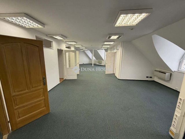 Kiadó iroda, Debrecenben, Erzsébet utcában 624 E Ft / hó