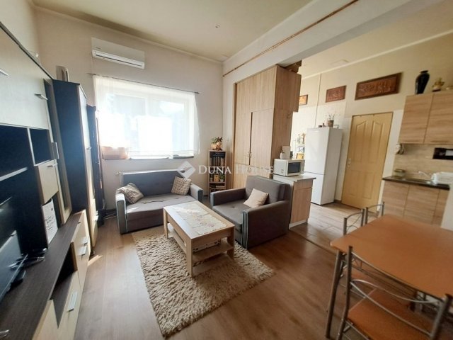 Eladó téglalakás, Budapesten, XV. kerületben 63 M Ft, 3 szobás