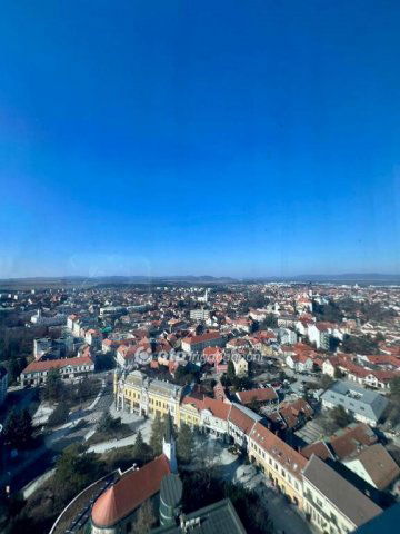 Eladó panellakás, Veszprémben 175 M Ft, 14 szobás