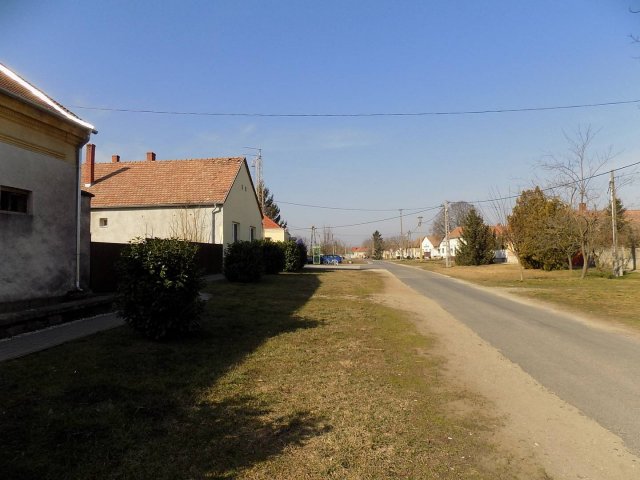 Eladó családi ház, Egyházaskeszőn 37.9 M Ft, 9 szobás