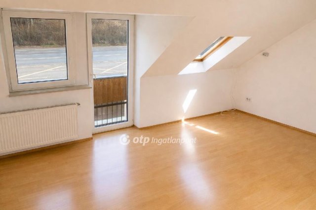 Eladó téglalakás, Egerben 37.9 M Ft, 1 szobás
