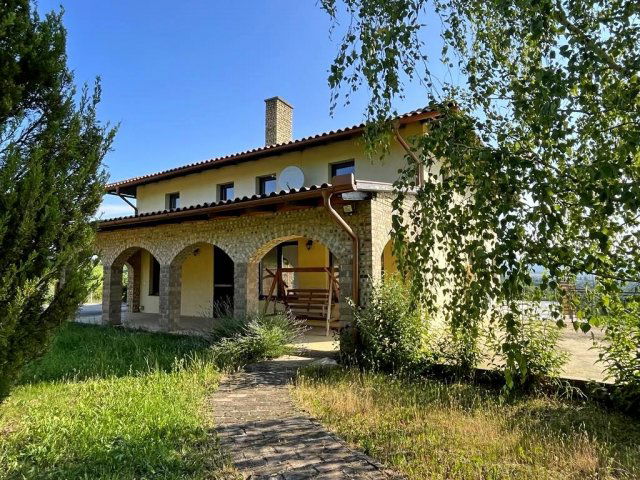 Eladó családi ház, Egerben 159.9 M Ft, 6 szobás