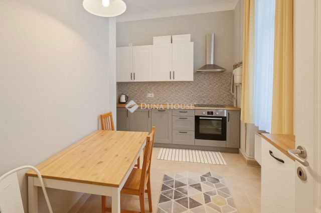 Eladó téglalakás, Budapesten, XIII. kerületben 98 M Ft, 2 szobás