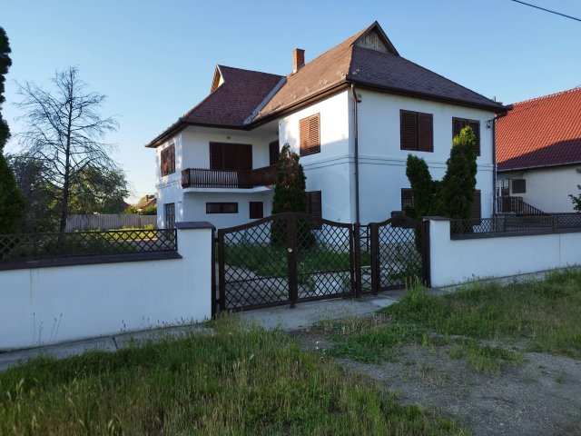 Eladó családi ház, Kerekharaszton 58 M Ft, 6+1 szobás