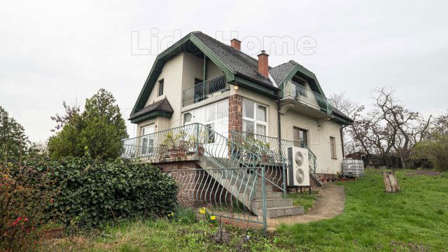 Eladó családi ház, Balatonalmádiban 156 M Ft, 15 szobás