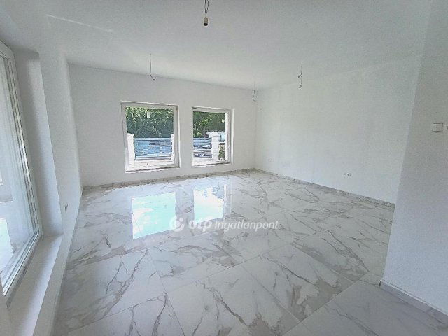 Eladó családi ház, Ercsiben 64.9 M Ft, 4 szobás