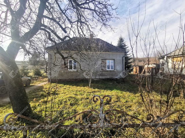 Eladó családi ház, Hahóton 10.9 M Ft, 3 szobás
