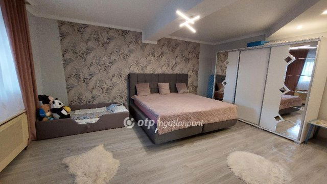 Eladó családi ház, Kisújszálláson 11 M Ft, 1 szobás