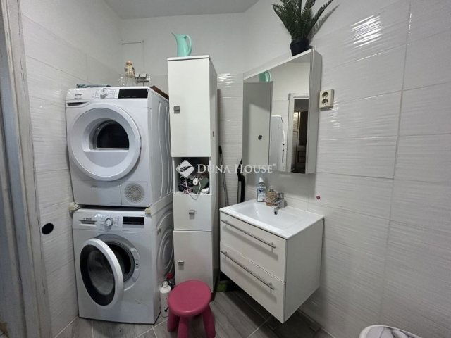 Eladó téglalakás, Budapesten, XVII. kerületben 72 M Ft, 4 szobás