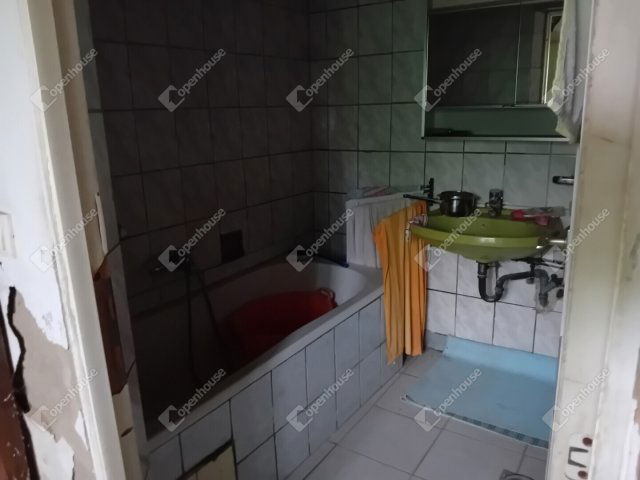 Eladó családi ház, Neszmélyen 15.9 M Ft, 2 szobás