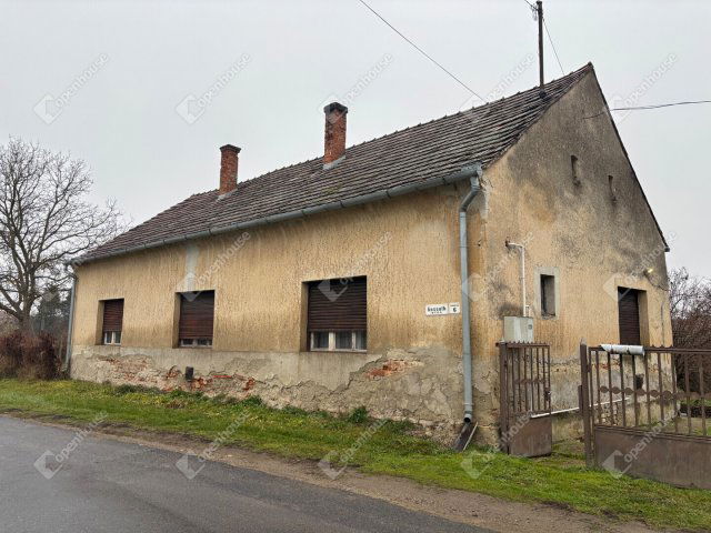 Eladó családi ház, Ortaházán 5.9 M Ft, 3 szobás