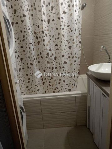 Eladó panellakás, Kecskeméten 48.9 M Ft, 3 szobás