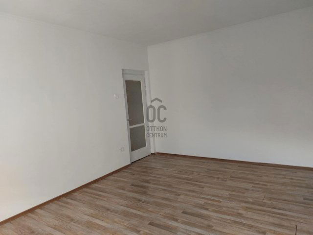 Eladó téglalakás, Szekszárdon, Zöldkert utcában 31.5 M Ft