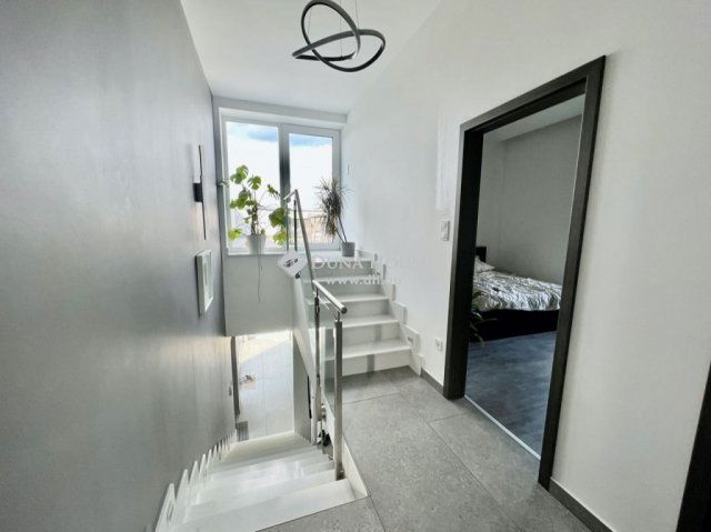 Eladó családi ház, Pilisvörösváron 201 M Ft, 4 szobás