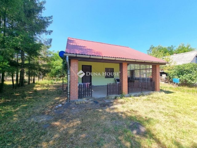 Eladó családi ház, Kunpeszéren 11 M Ft, 2 szobás