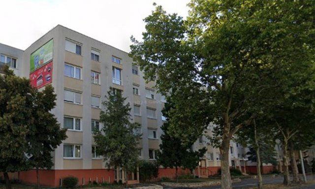Eladó panellakás, Győrött 30 M Ft, 2 szobás