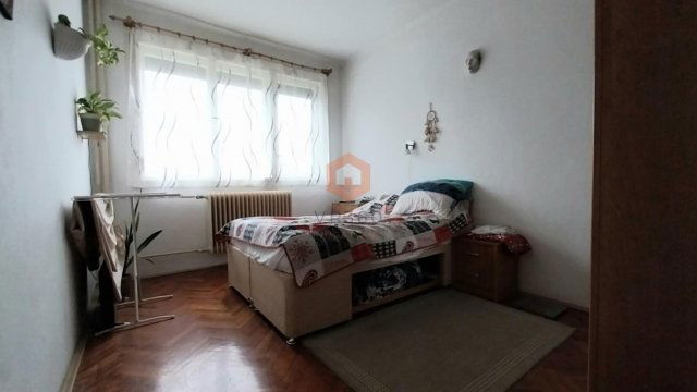 Eladó családi ház, Pécsett 69.9 M Ft, 6+3 szobás