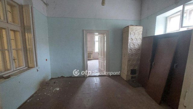 Eladó családi ház, Karcagon 10.5 M Ft, 4 szobás