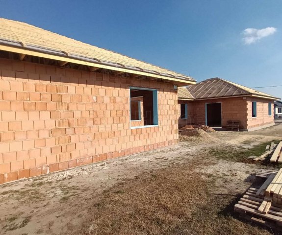 Eladó ikerház, Pákozdon 81.6 M Ft, 4 szobás