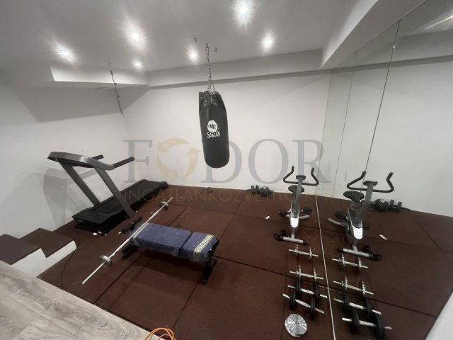 Eladó családi ház, Budapesten, IV. kerületben 200 M Ft, 6 szobás