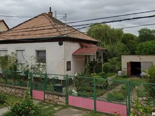 Eladó családi ház, Oroszlányban 25 M Ft, 2 szobás