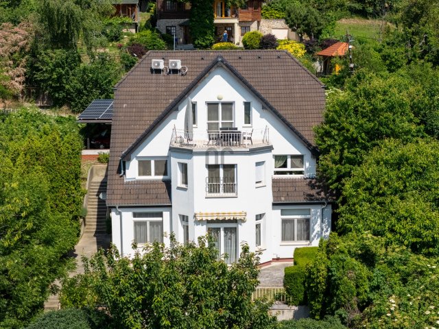 Eladó téglalakás, Budapesten, XI. kerületben 174 M Ft, 4 szobás