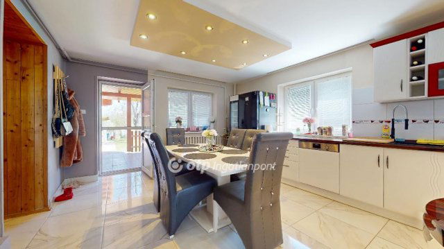 Eladó családi ház, Alsóvadászon 32.5 M Ft, 5+1 szobás