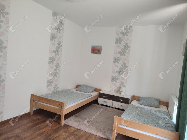 Kiadó téglalakás, albérlet, Tatán 560 E Ft / hó, 4 szobás
