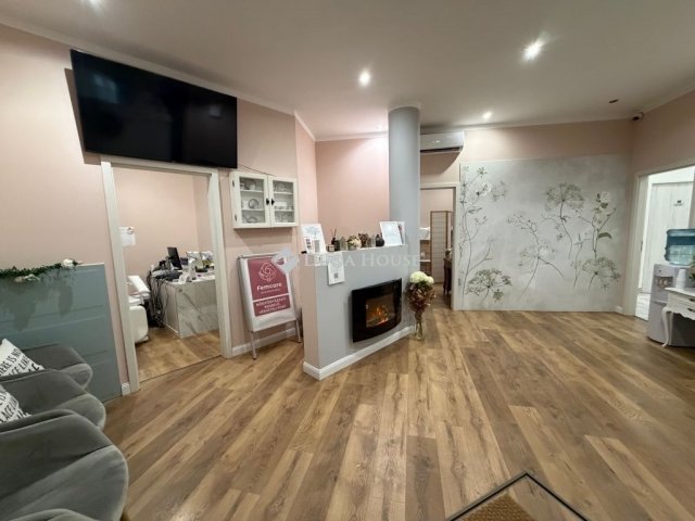 Eladó üzlethelyiség, Kecskeméten 85.9 M Ft