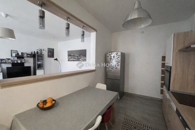 Eladó családi ház, Pécsett 79.99 M Ft, 3 szobás