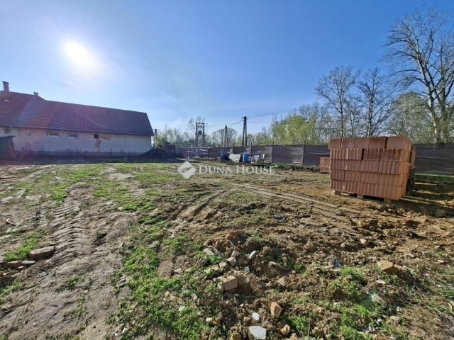 Eladó családi ház, Kókán 69.9 M Ft, 4 szobás