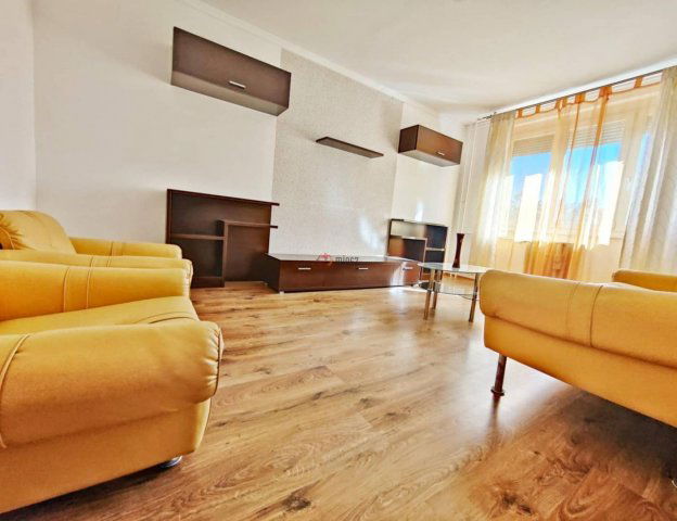 Kiadó panellakás, albérlet, Szegeden, Vajda utcában, 2 szobás