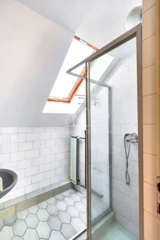 Eladó családi ház, Velencén 87.5 M Ft, 6 szobás