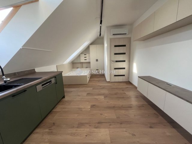 Kiadó téglalakás, albérlet, Pécsett 236 E Ft / hó, 2 szobás