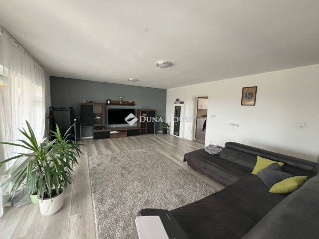 Eladó családi ház, Zalaegerszegen 99 M Ft, 5 szobás