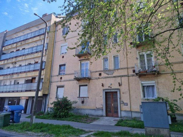 Eladó téglalakás, Kaposváron 39 M Ft, 2 szobás