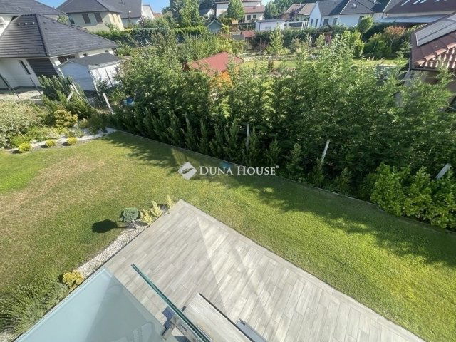 Eladó ikerház, Veresegyházon 229 M Ft, 5 szobás