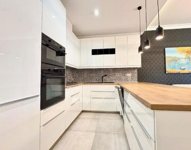 Eladó téglalakás, Budapesten, XI. kerületben 135 M Ft