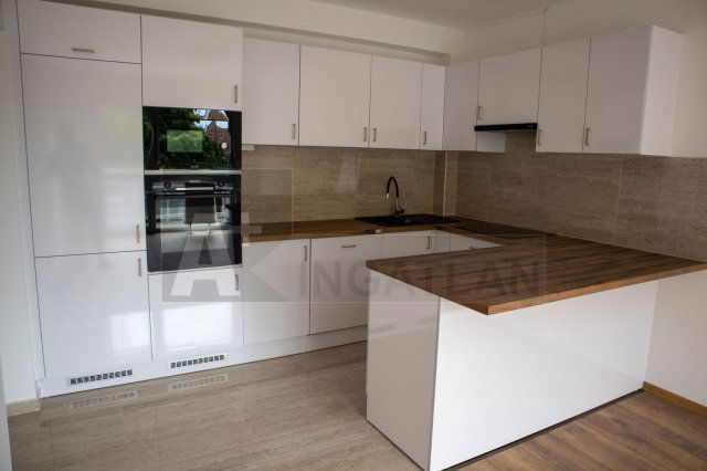 Eladó panellakás, Szegeden 68.8 M Ft, 4 szobás