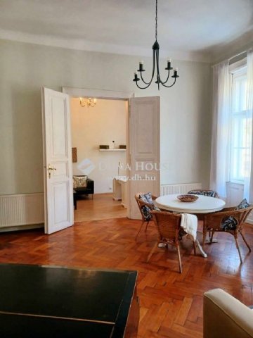 Eladó téglalakás, Budapesten, VI. kerületben 130 M Ft, 4 szobás