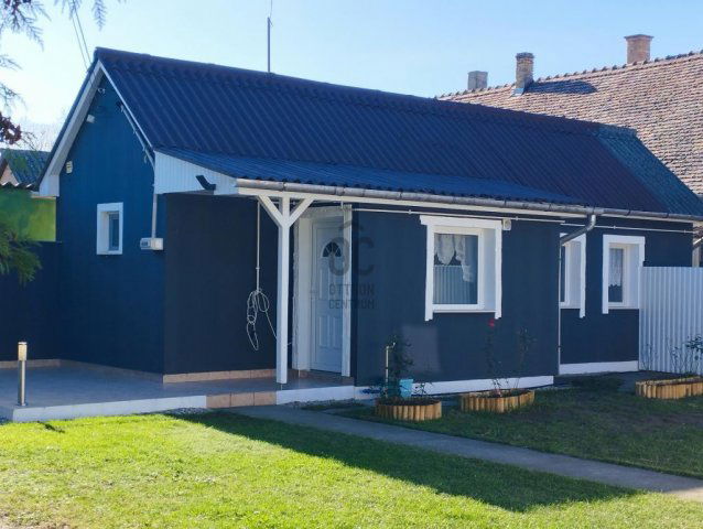 Eladó nyaraló, Siófokon 63 M Ft, 4 szobás / költözzbe.hu